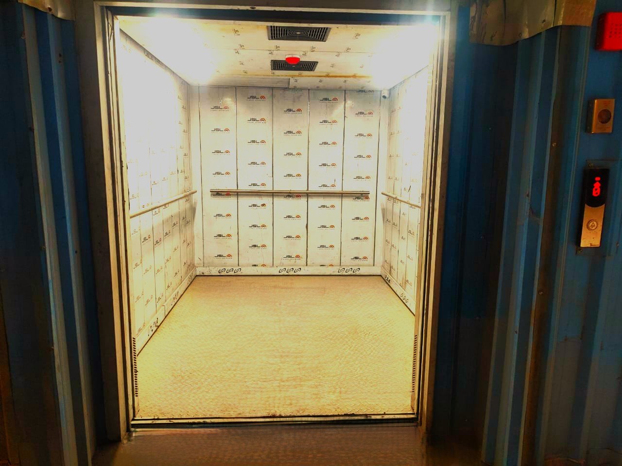 Hospital elevator